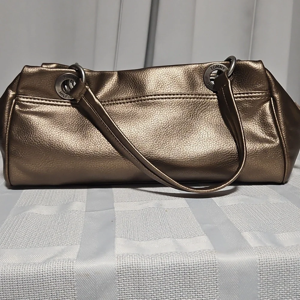 Tommy Hilfiger Bronze Vintage-style Baguette/barrel Bag